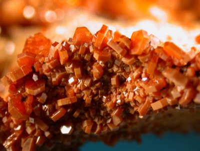 Vanadinite sur barytine - Maroc